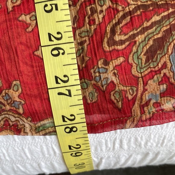 Made in Nepal wrap around wine paisley short sleeved blouse. Ties inside… - Picture 16 of 17